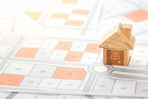 Katasterplan mit Spielstein Holzhaus